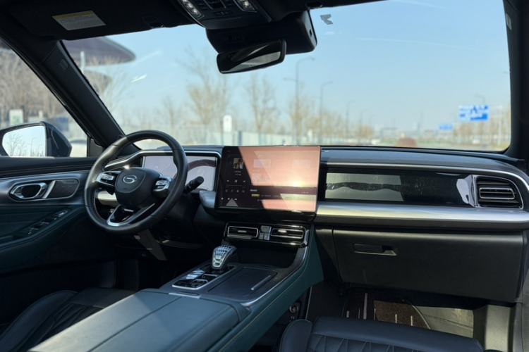 Used GAC Trumpchi GS8 2022 Flagship Series 2.0 TGDI Four-Wheel Drive Luxury Smart Connectivity Version (6 Seats)
