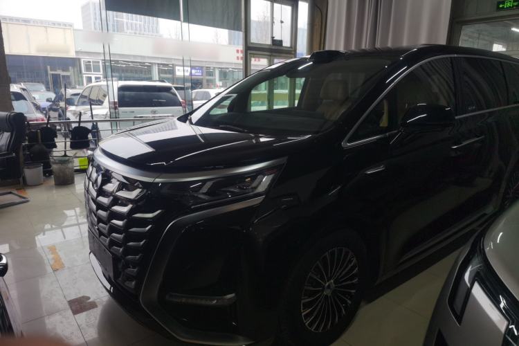 Used Denza D9 2025 DM-i Intelligent Drive 1020 Four-Wheel Drive Prestige Model