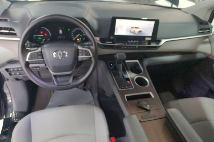 Used Toyota Granvia 2024 2.5L Hybrid Comfort Edition