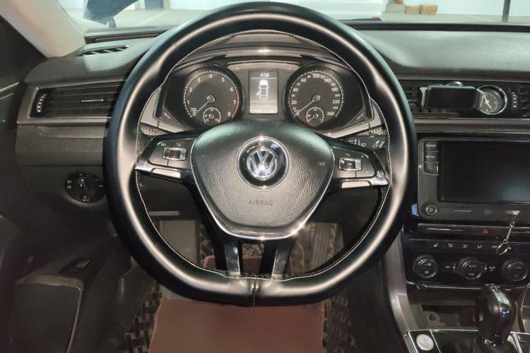 Used Volkswagen Passat 2016 330TSI DSG Luxury Edition
