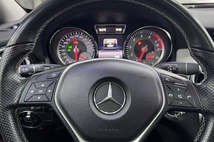 Used Mercedes-Benz GLA 2015 GLA 220 4MATIC Fashion Model