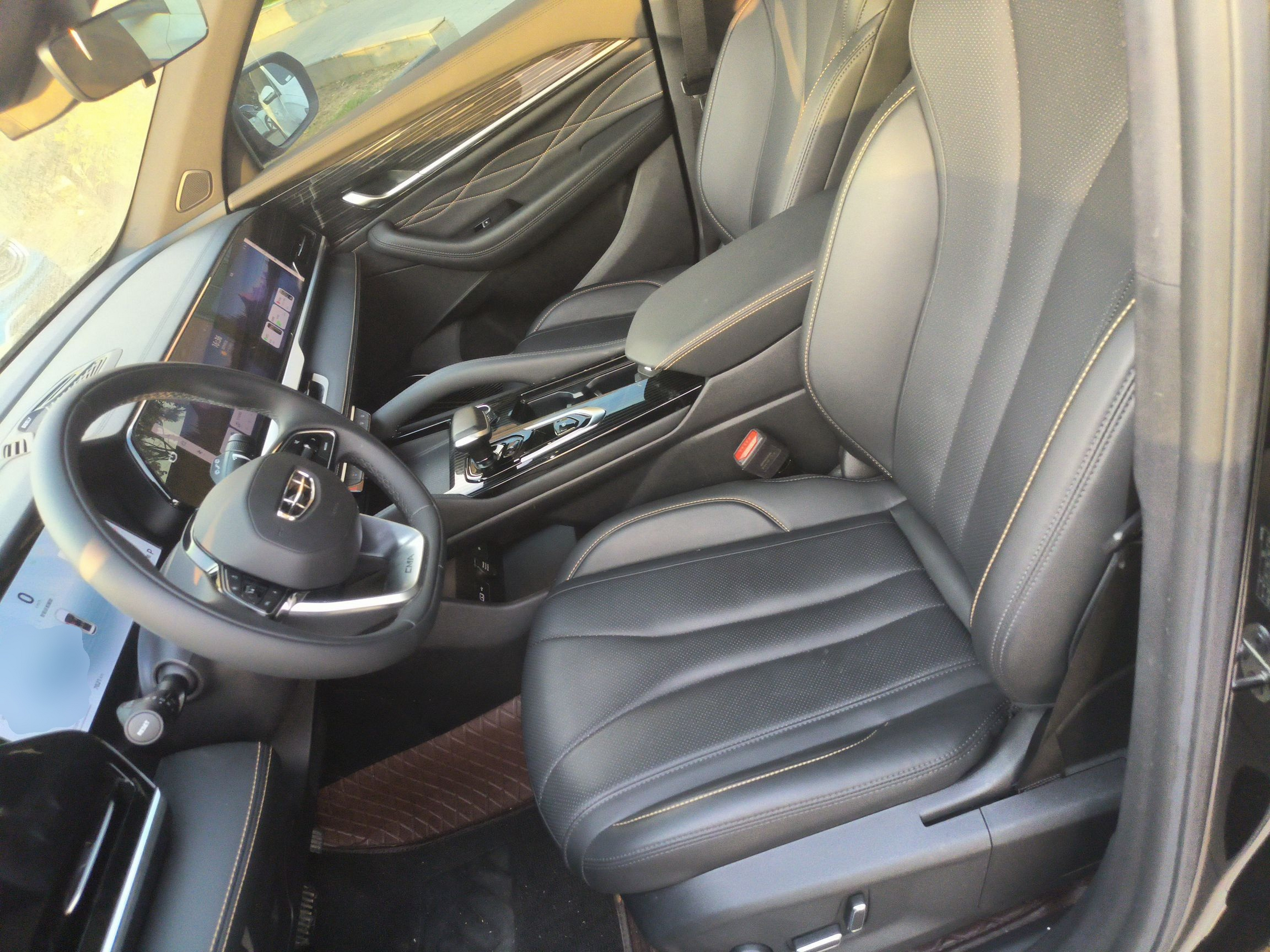 Переднее сиденье в автомобиле