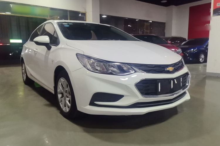 Used Chevrolet Cruze 2017 1.5L Hatchback Automatic Pioneer Sunroof Edition
