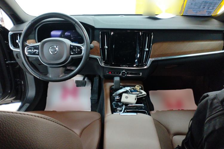 Used Volvo S90 New Energy 2022 T8 eDrive Hybrid Luxury Edition
