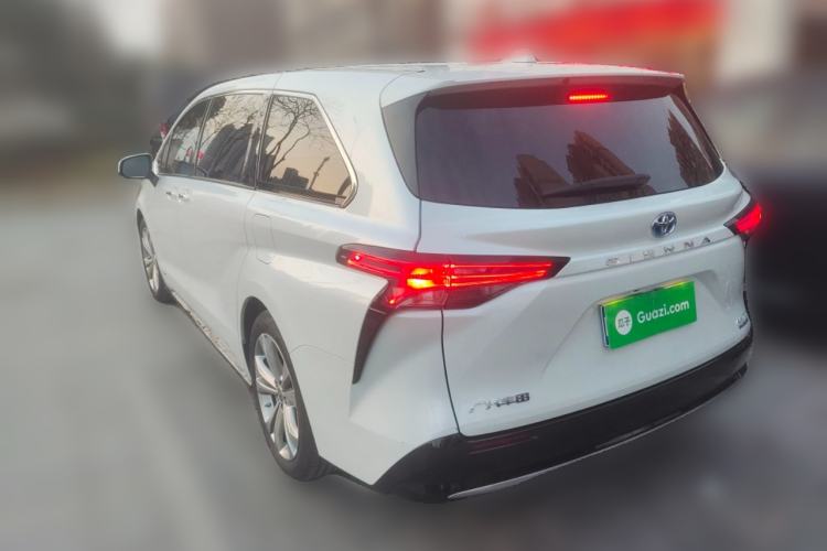 Used Toyota Sienna 2023 2.5L Hybrid Deluxe Edition