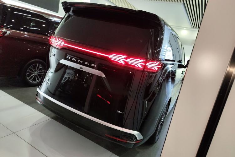 Used Denza D9 2024 DM-i 1050 Luxury Model