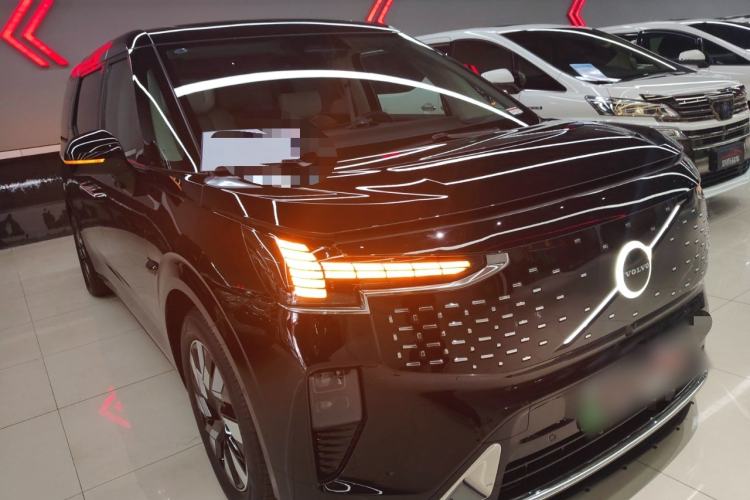 Used Volvo EM90 2025 Ultra Six-Seater