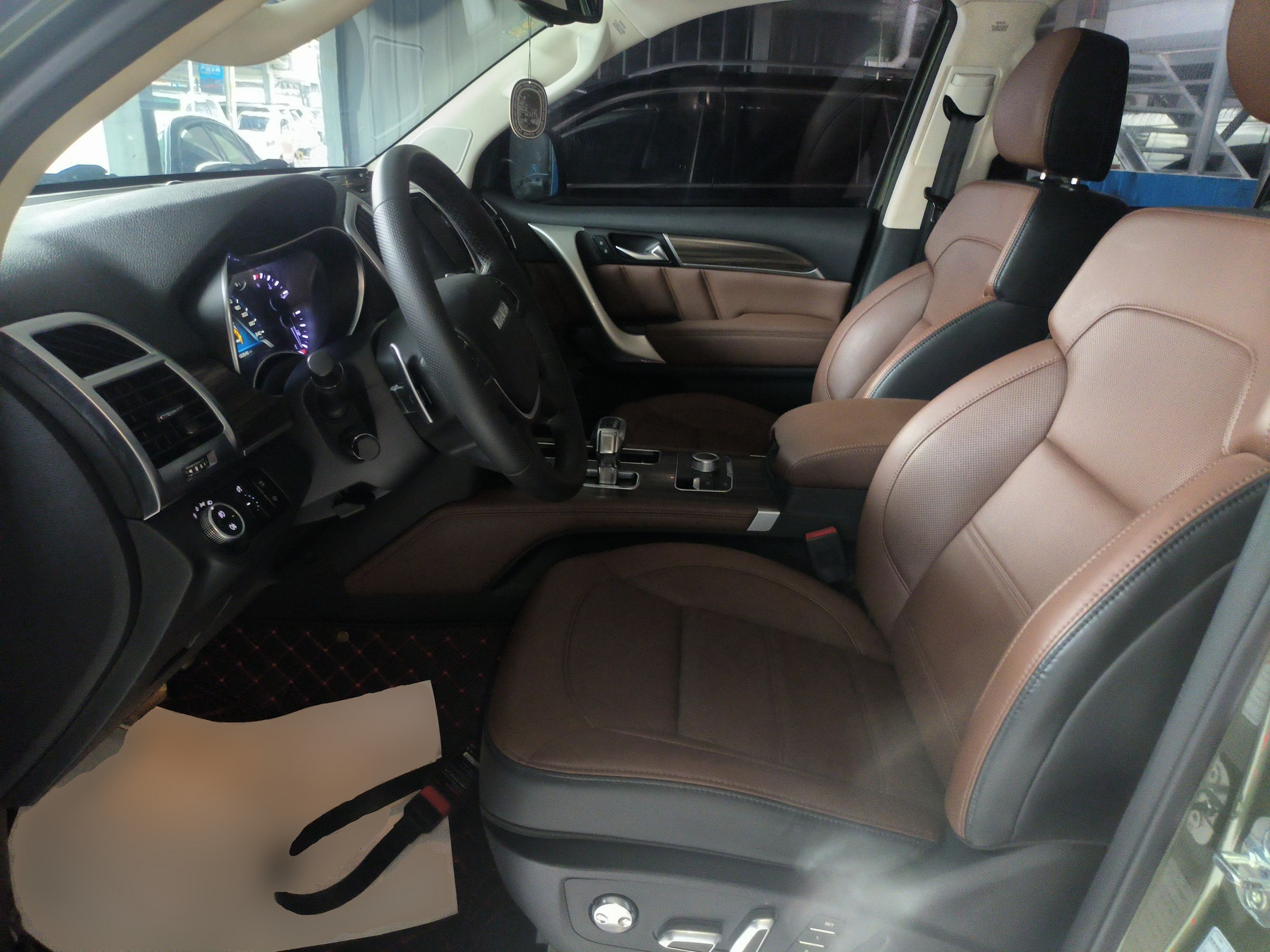 Переднее сиденье в автомобиле