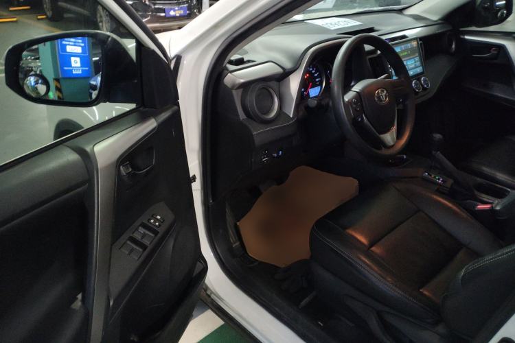 Used Toyota RAV4 2016 2.0L CVT Two-Wheel Drive Urban Edition China V Standard