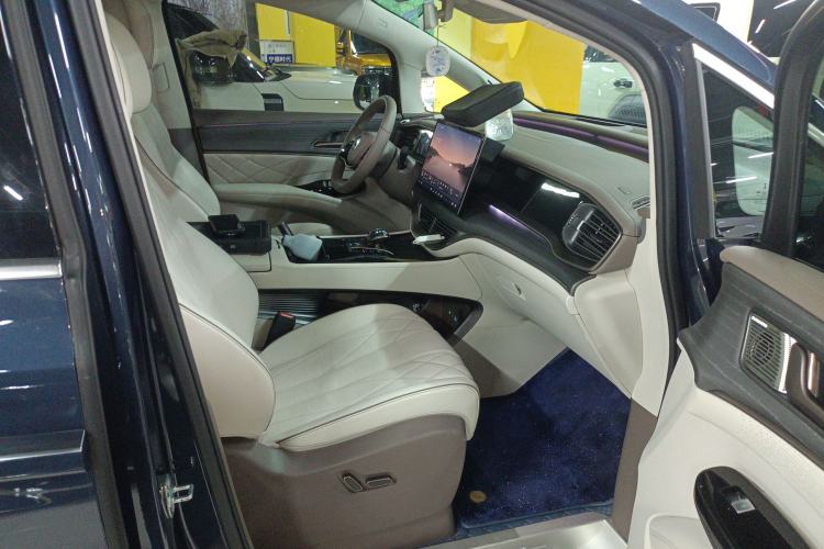 Used Denza D9 2022 DM-i 970 Four-Wheel Drive Flagship Model