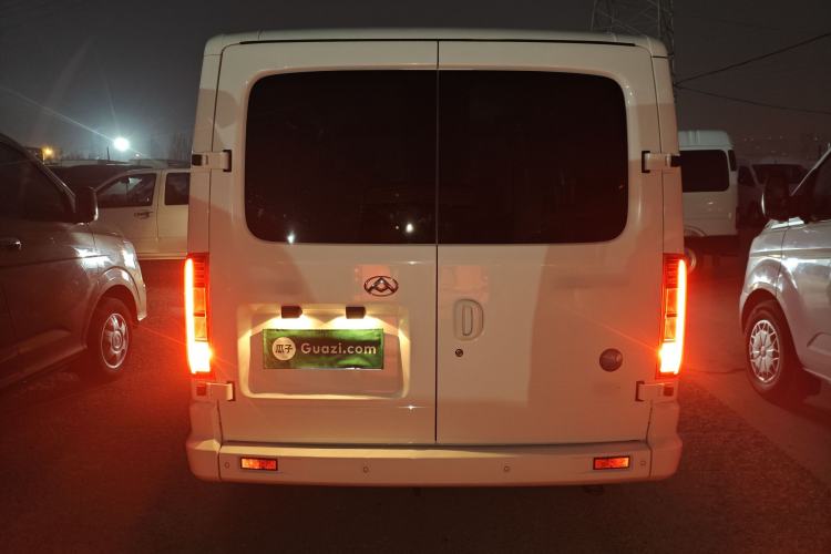 Used SAIC MAXUS Xintu V80 2024 Aotuntong 6AMT Short Wheelbase Ultra-Low Roof 147 Ps 5/6 Seats