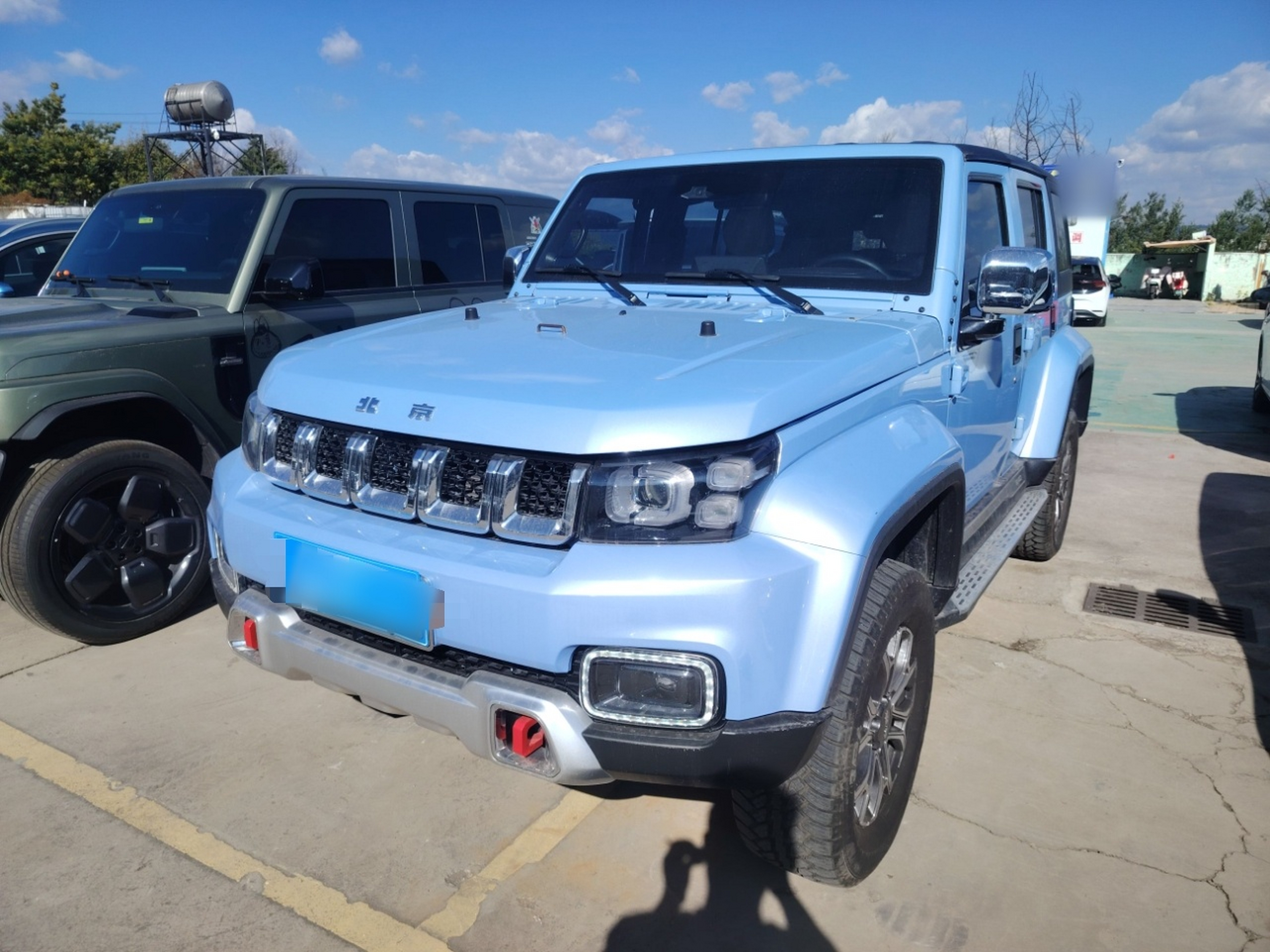 تحت مقدمة السيارة