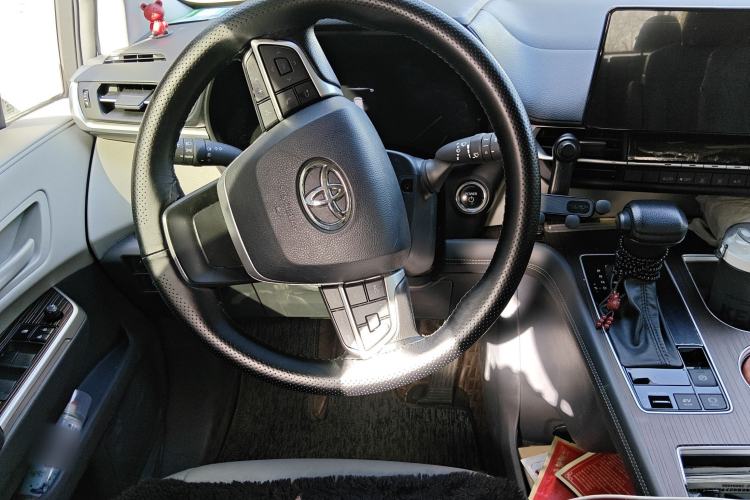 Used Toyota Granvia 2024 2.5L Hybrid Comfort Edition
