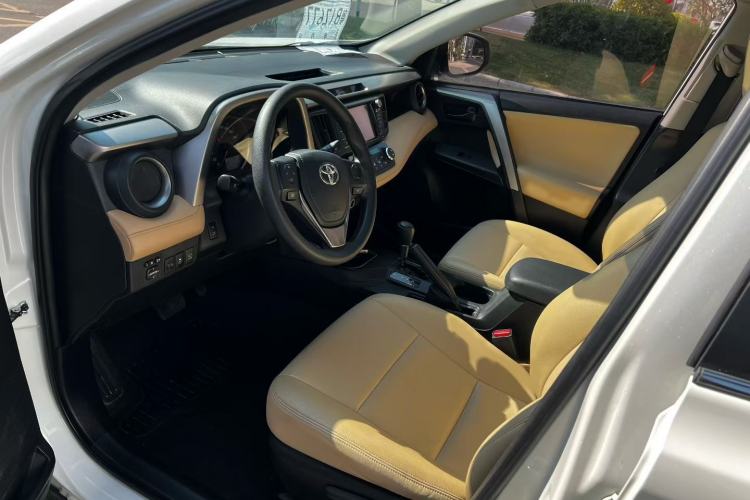 Used Toyota RAV4 2016 2.0L CVT Two-Wheel Drive Fashion Edition China V Standard