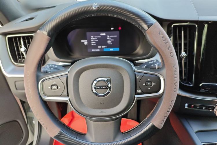 Used Volvo XC60 2025 B5 4x4 Smart Luxury Edition
