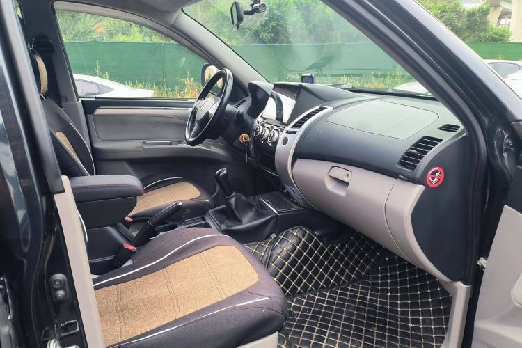 Used Mitsubishi Pajero Sport 2013 2.4L Manual Two-Wheel Drive Comfort Edition
