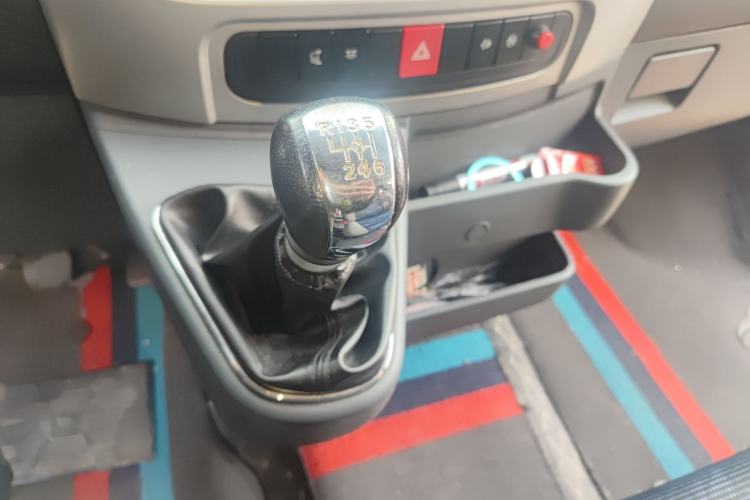 Used Dongfeng Yufeng Yufeng 2021 2.3T Power King Rear-Drive Logistics Vehicle Long Wheelbase High Roof Dual Rear Tires 6–9 Seats China VI Standard M9T