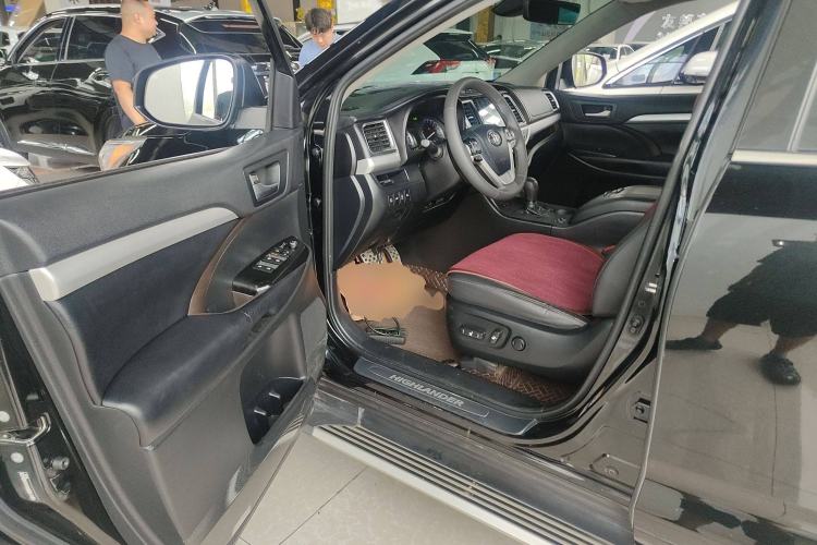 Used Toyota Highlander 2018 2.0T Four-Wheel Drive Luxury Version 7 Seats China VI Standard
