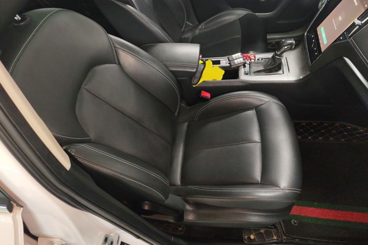 Used Roewe RX5 2018 20T Two-Wheel Drive Automatic Internet Smart Edition
