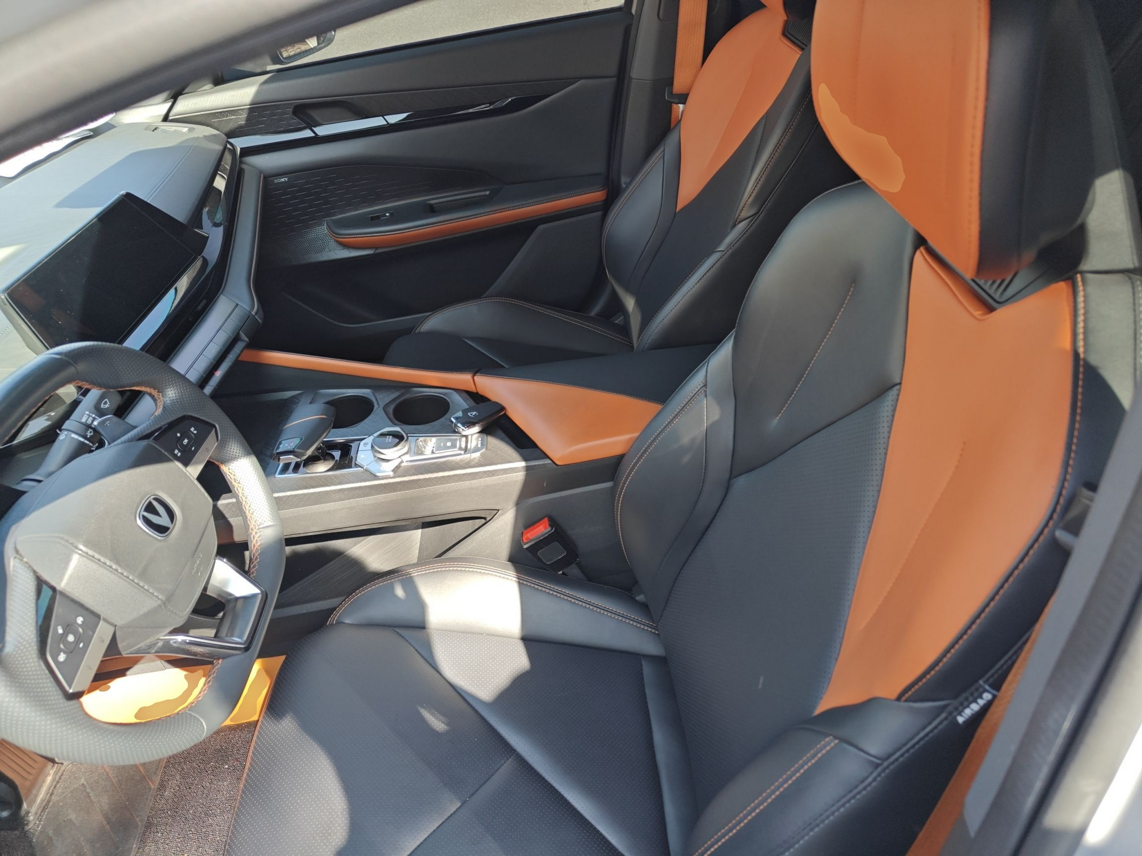 المقاعد الأمامية داخل السيارة