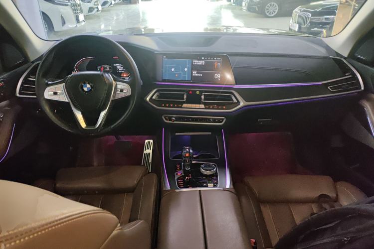Used BMW X7 2021 xDrive40i Luxury Package with Leading Features
