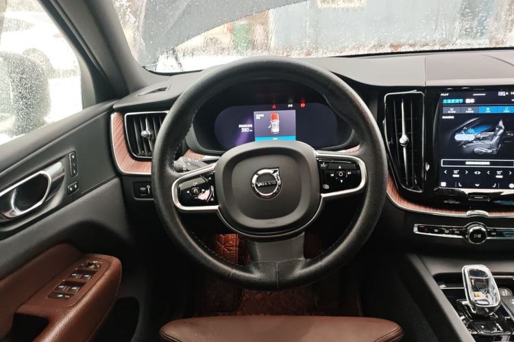 Used Volvo XC60 2022 B5 4x4 Smart Luxury Edition
