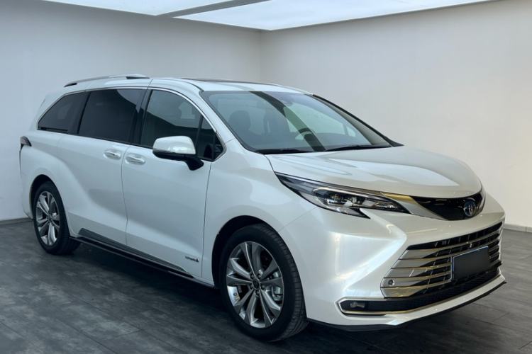 Used Toyota Sienna 2023 2.5L Hybrid Platinum Edition
