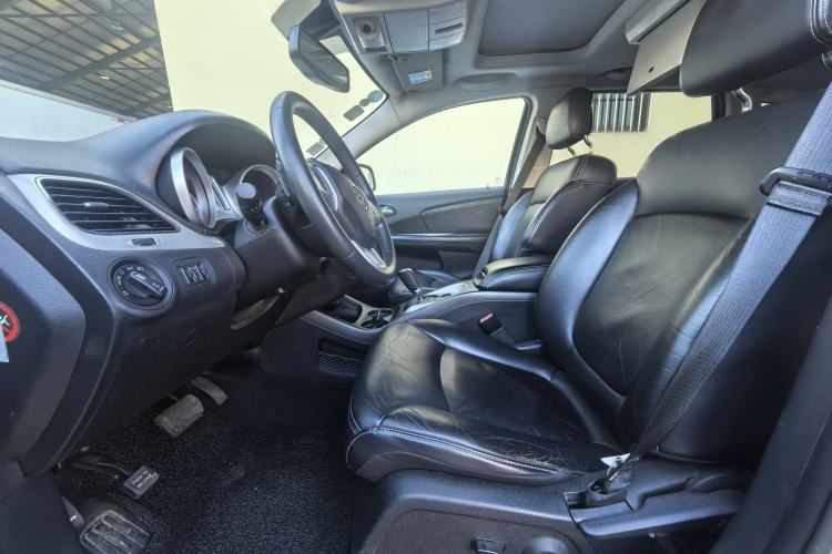 Used Dodge Journey 2013 2.4L Two-Wheel Drive Luxury Version
