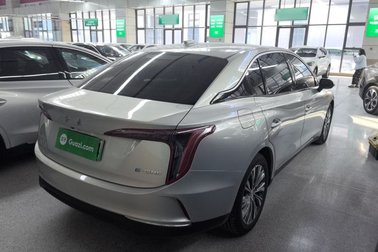 Used Hongqi E-QM5 2022 431 km Charge & Enjoy Edition