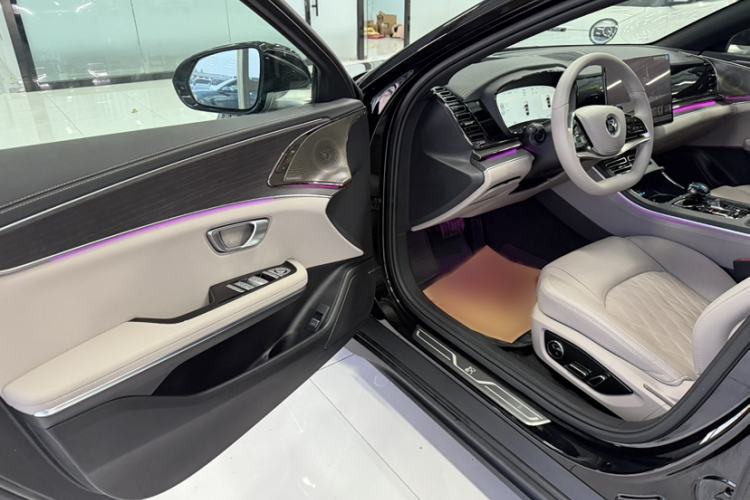 Used BYD Han 2025 DM-i Intelligent Driving Edition 125KM LiDAR Flagship Model
