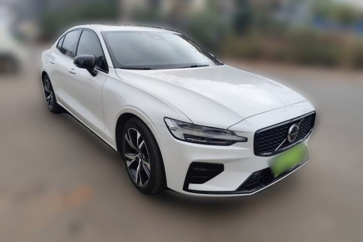 Used Volvo S60 2025 B4 Zhiyuan Sport Edition
