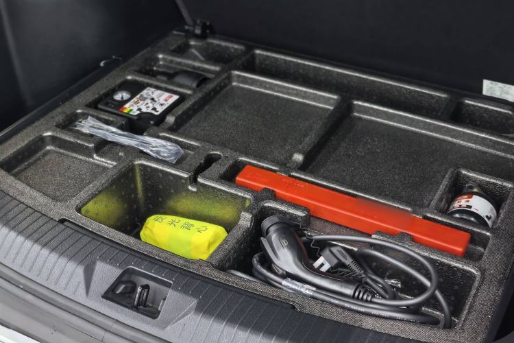 Used BYD Song Pro New Energy 2023 Champion Edition DM-i 71KM Navigation Model
