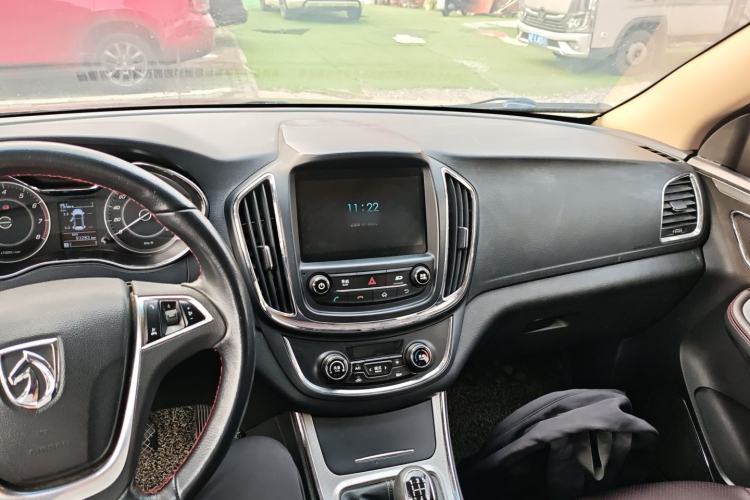 Used Baojun 560 2015 1.8L Manual Luxury Model
