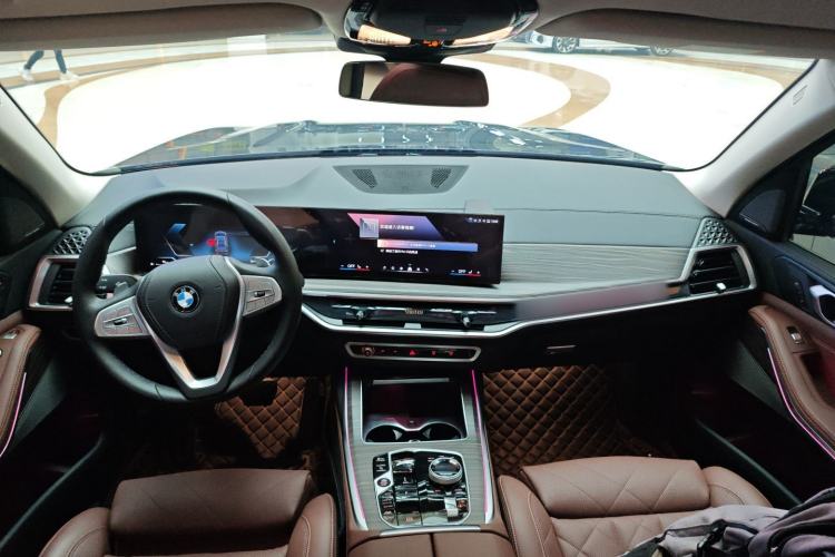 Used BMW X7 2023 xDrive40i Luxury Package with Leading Features
