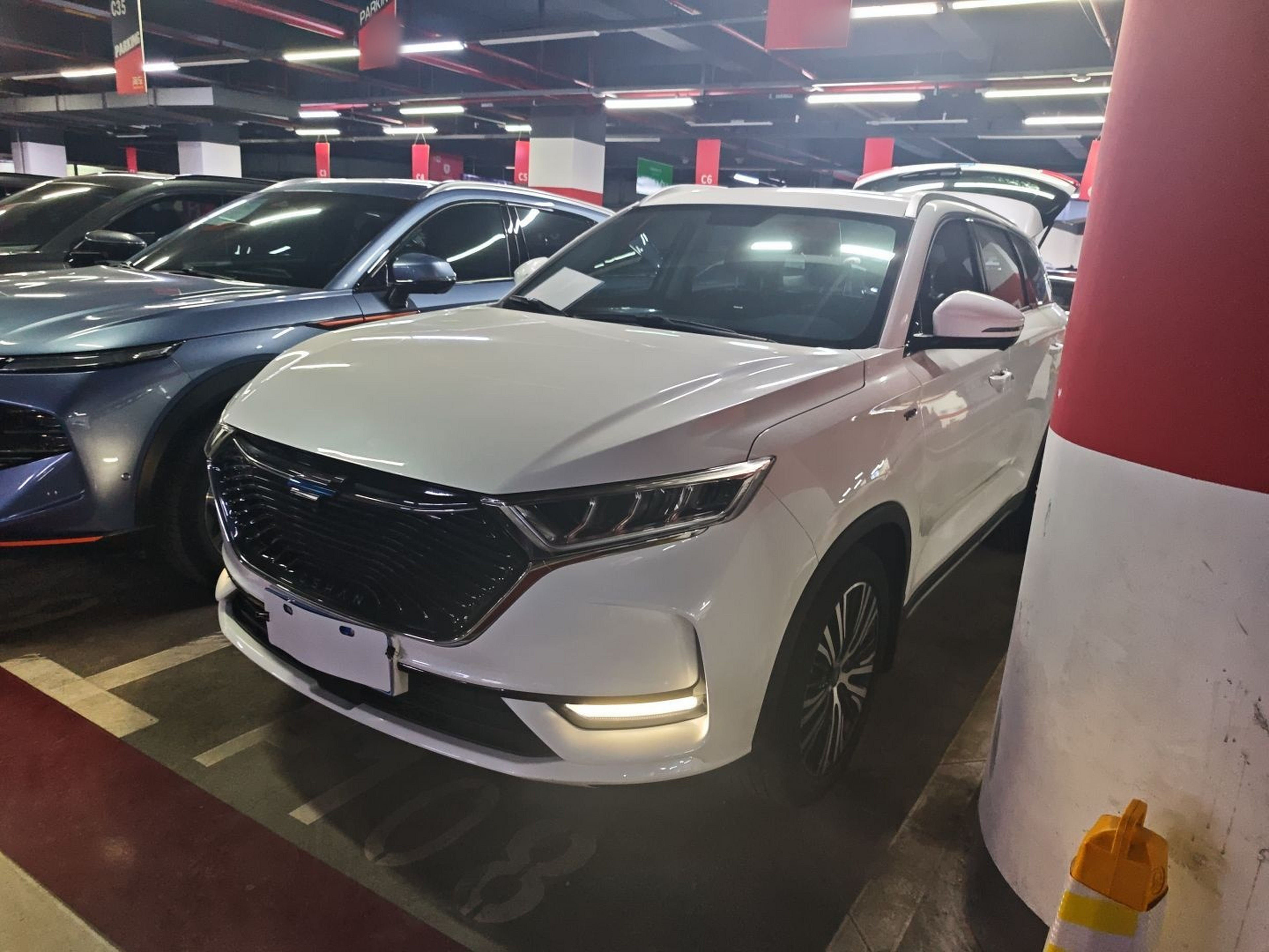 Под передней частью автомобиля