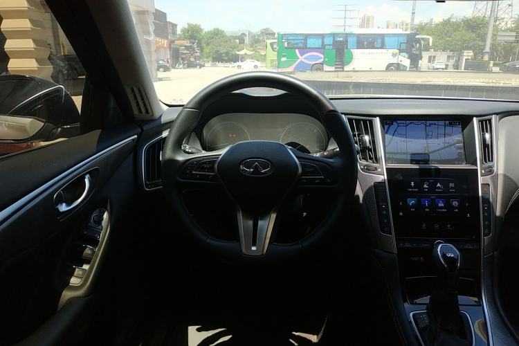 Used Infiniti Q50L 2018 2.0T Enjoyment Version China VI Standard
