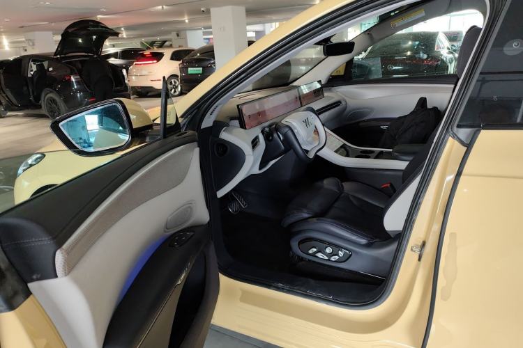 Used  LS7 2023 100kWh Lux Rear-Drive Version
