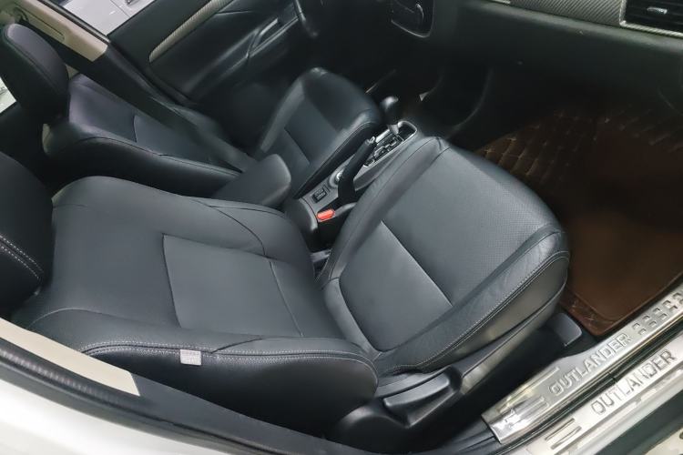 Used Mitsubishi Outlander 2014 2.4L 4x4 Deluxe Value Edition 5 Seats