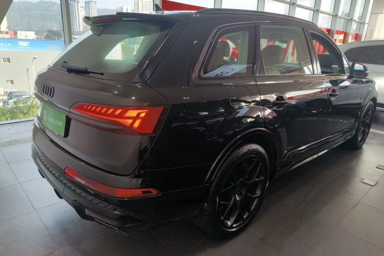 Used Audi Q7 2024 45 TFSI quattro S line Black Warrior Edition
