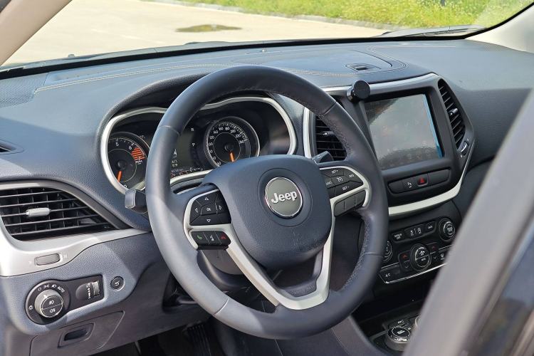 Used  Cherokee 2017 2.4L Excellence Edition