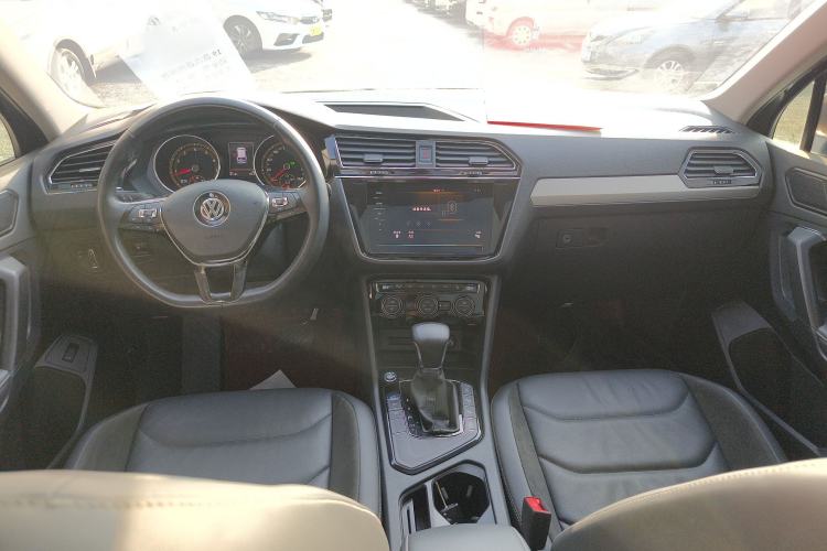 Used Volkswagen Tiguan L 2019 Revised 330TSI Automatic Two-Wheel Drive Smart & Luxury Edition China VI Standard