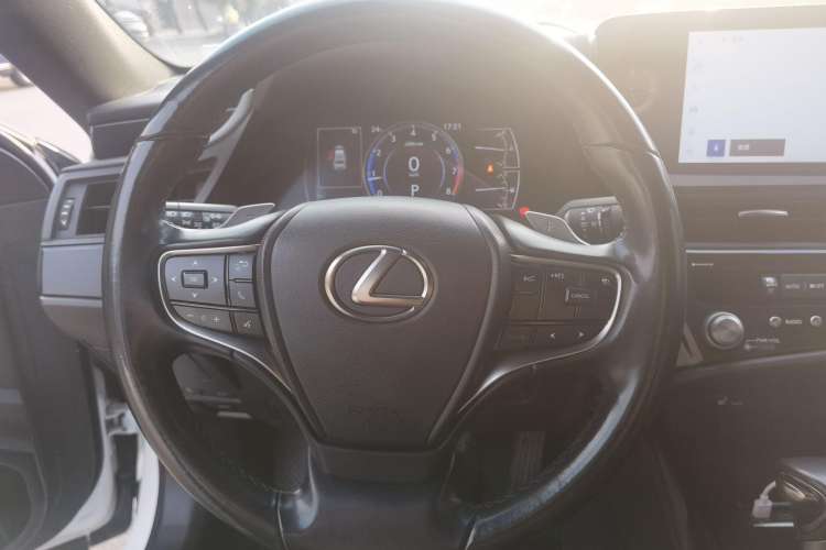 Used Lexus ES 2022 200 Excellence Edition
