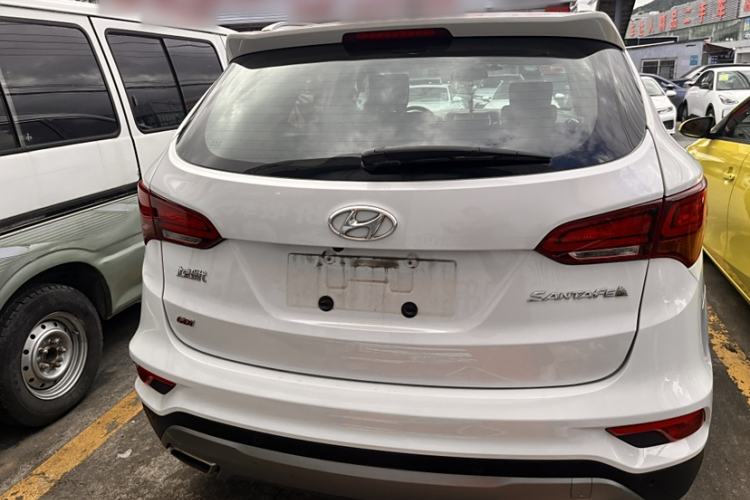 Used Hyundai Santa Fe 2017 2.4L Automatic Two-Wheel Drive Smart Version 5 Seats
