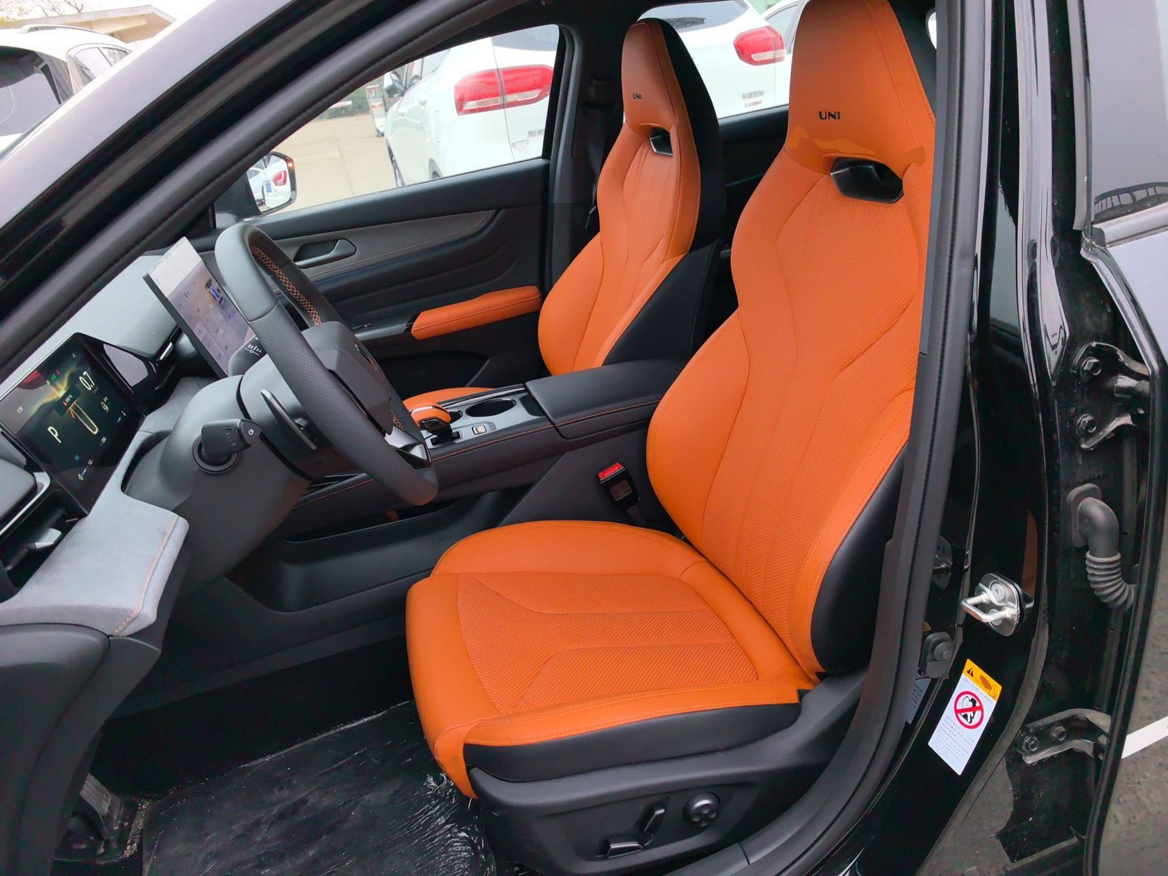 Переднее сиденье в автомобиле