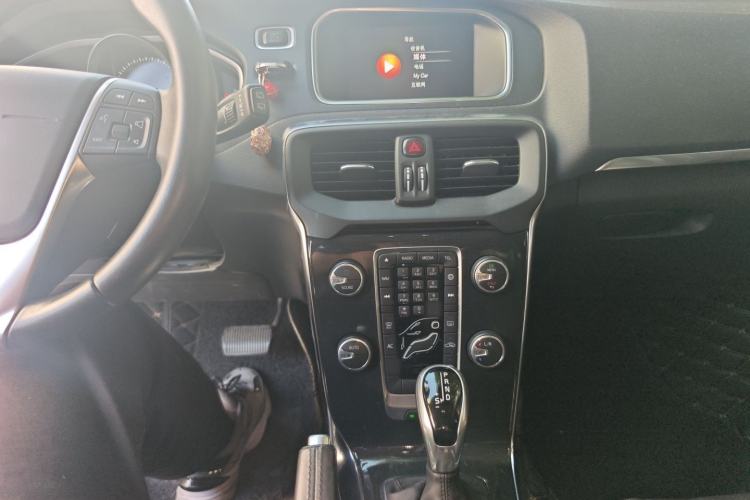 Used Volvo V40 2017 T3 Zhiyi Edition