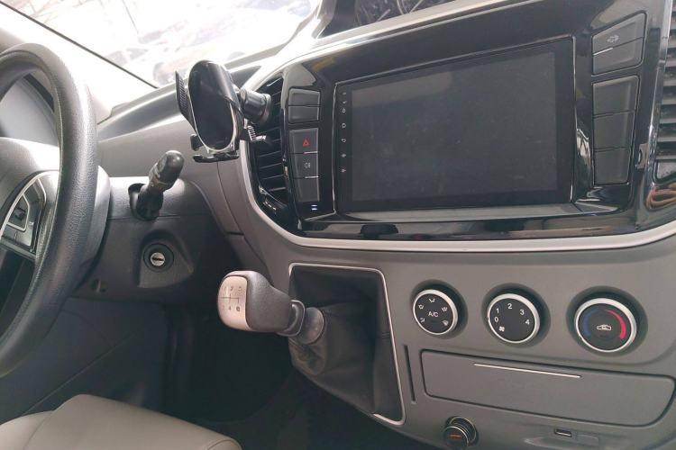 Used SAIC MAXUS Xintu V80 2021 2.0T Manual Classic Aoyuntong Short Wheelbase Ultra-Low Roof 5/6-Seater
