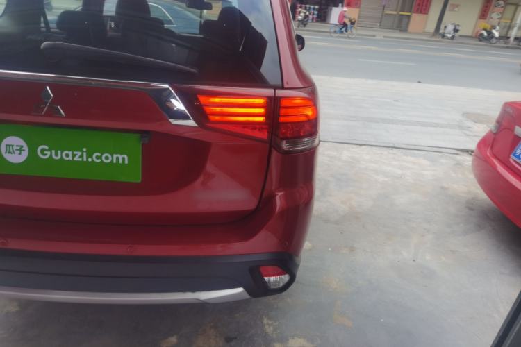 Used Mitsubishi Outlander 2018 2.0L Two-Wheel Drive Glory Edition 5 Seats
