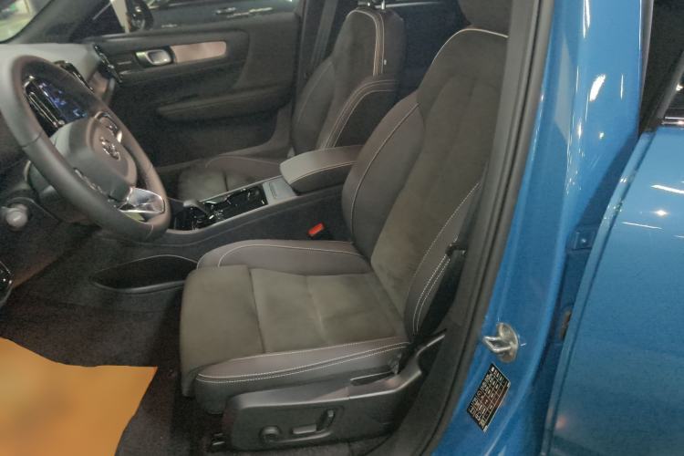 Used Volvo C40 2024 Long-Range PRO Version
