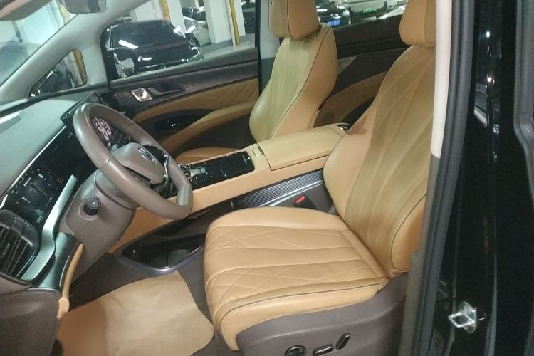 Used Denza D9 2022 DM-i 1040 Prestige Model