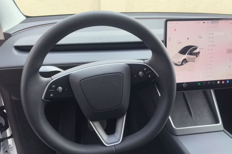 Used Tesla Model Y 2025 Rear-Wheel-Drive Version